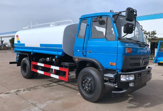 東風(fēng)145灑水車圖片
