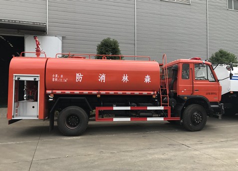 國五四驅(qū)消防灑水車圖片
