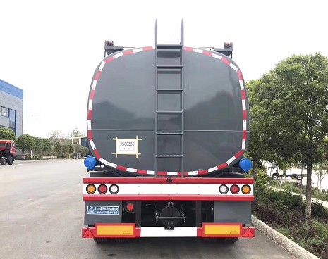東風(fēng)天龍半掛運(yùn)水車(chē)圖片 東風(fēng)天龍半掛運(yùn)水車(chē)圖片